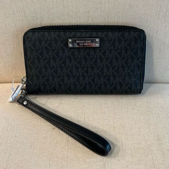 Michael Kors Logo Black Zipper Wristlet - Picture 1 of 5